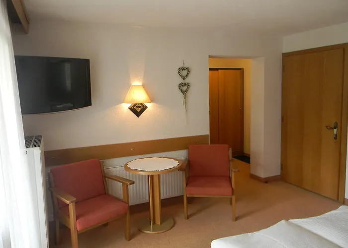 Haus Zentner בית הארחה 3*